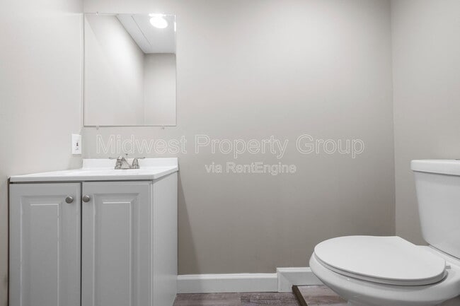 Building Photo - 438 Bush Dr