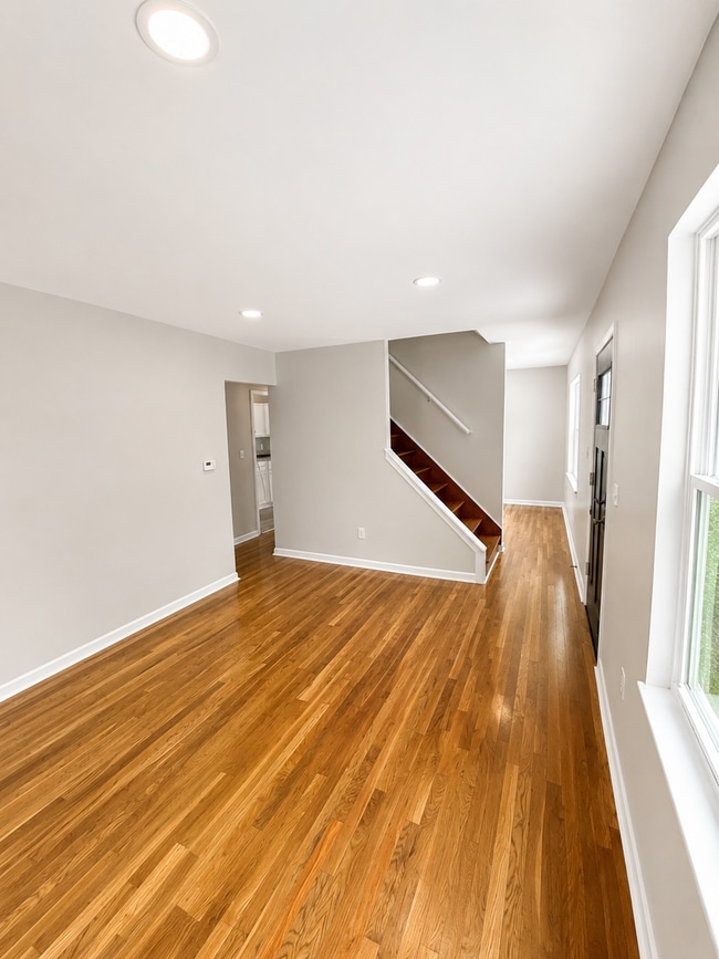 Building Photo - Newly Rehabbed 3-Bedroom Home with Modern Finishes & Fenced Backyard