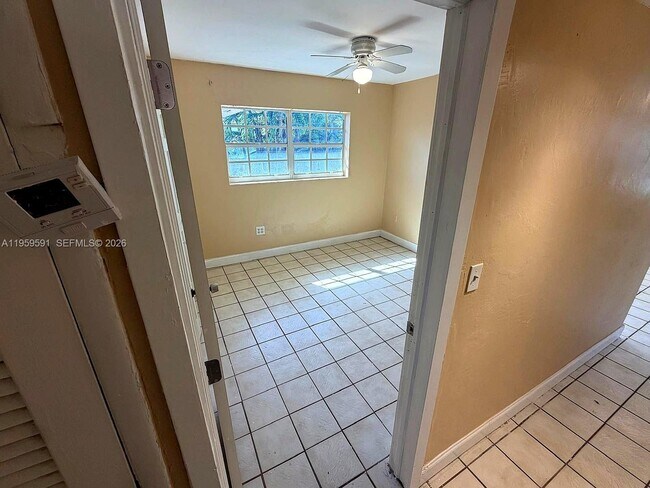 Building Photo - 14407 NE 5th Ave