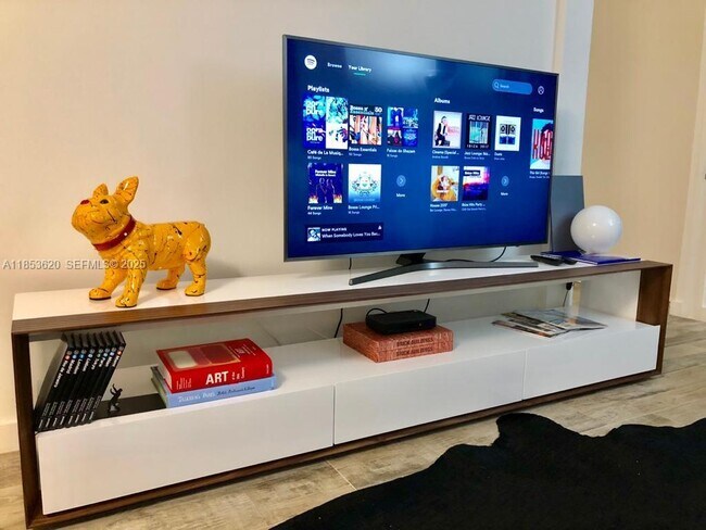 Building Photo - 650 NE 32nd St