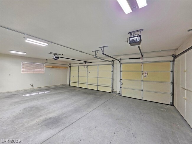 Building Photo - 3630 E Vineyard Dr