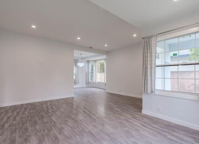 Building Photo - 10332 Floralita Ave
