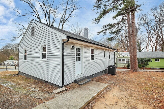 Building Photo - 604 Westwood Cir
