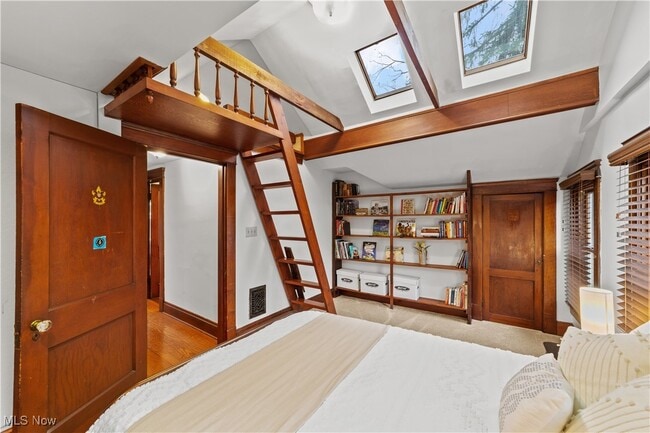 Building Photo - 19 4th