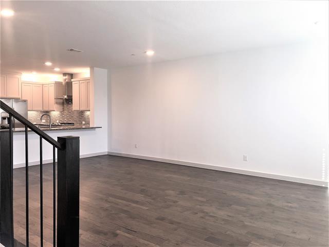 Building Photo - 422 Bonfield Dr