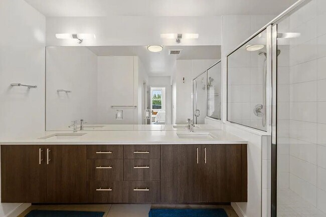 Building Photo - Beatiful 2 bed/ 2 bath townhome in Madison...