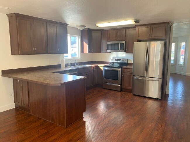 Building Photo - ***Newly Renovated Spacious and Bright 3 Bedroom Ranch Style House in North Image. All New Paint ...