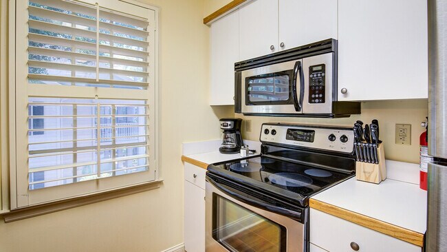 Building Photo - 14 Stillwood Dr