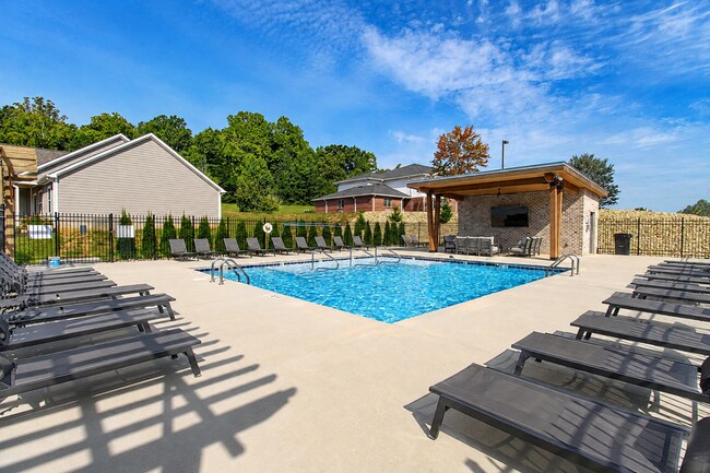 Building Photo - 511 Creekview Ln