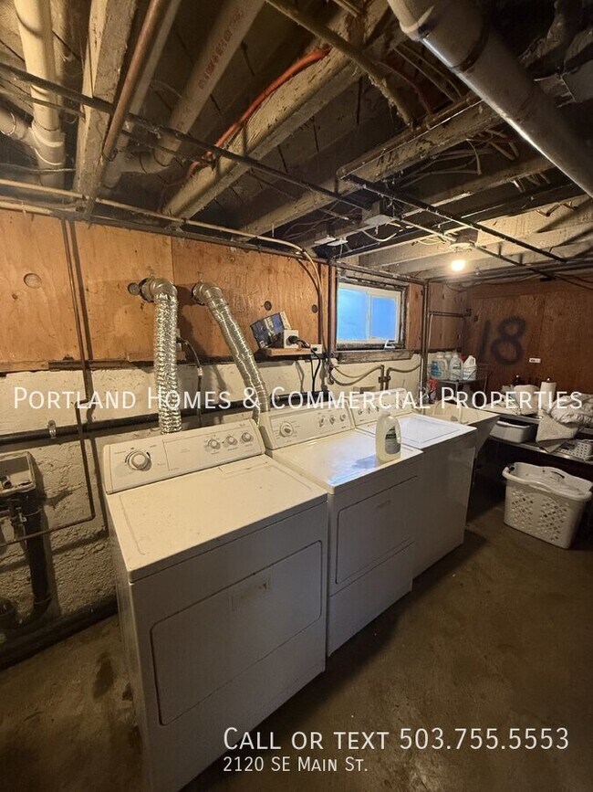 Building Photo - 2120 SE Main St