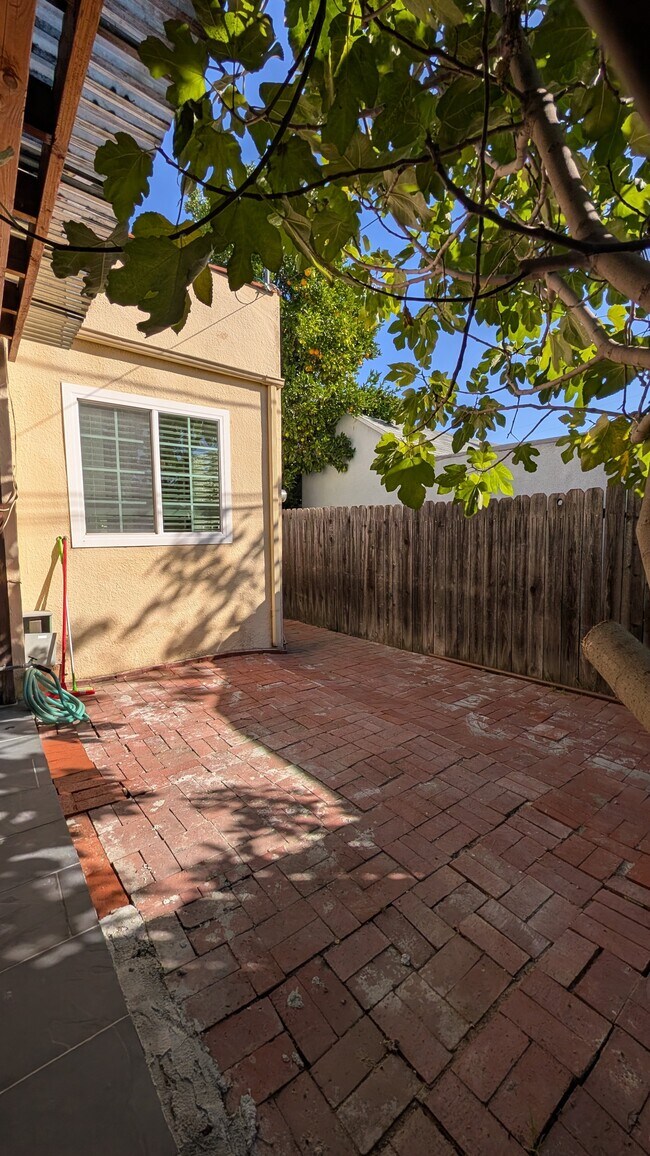 Building Photo - 1203 N Kenilworth Ave