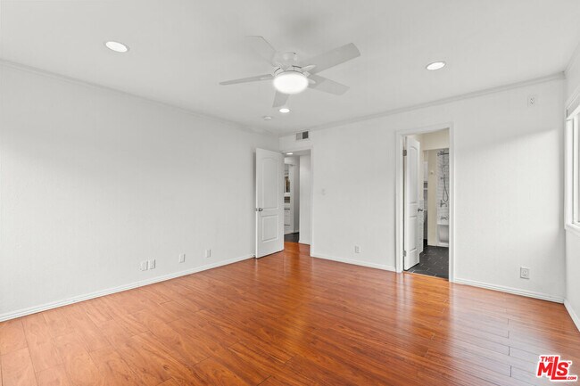 Building Photo - 2354 Fletcher Dr