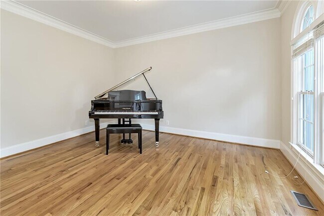 Building Photo - 870 Longstone Landing