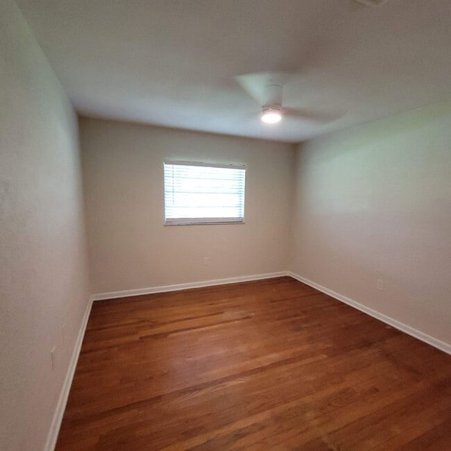Building Photo - 3 bed, 2 bath 2 car carport