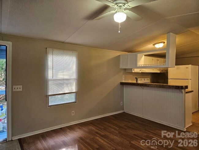 Building Photo - 776 Montgomery Dr