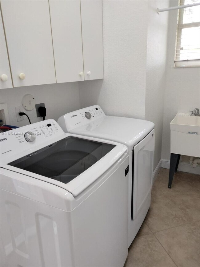 Building Photo - 8804 Via Tuscany Dr