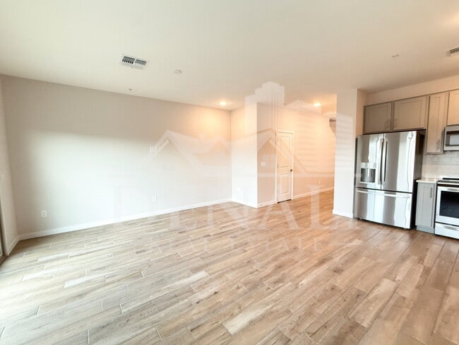 Building Photo - 7532 W Darrow St
