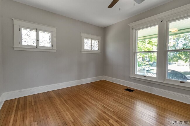 Building Photo - 45 St Johns Pl