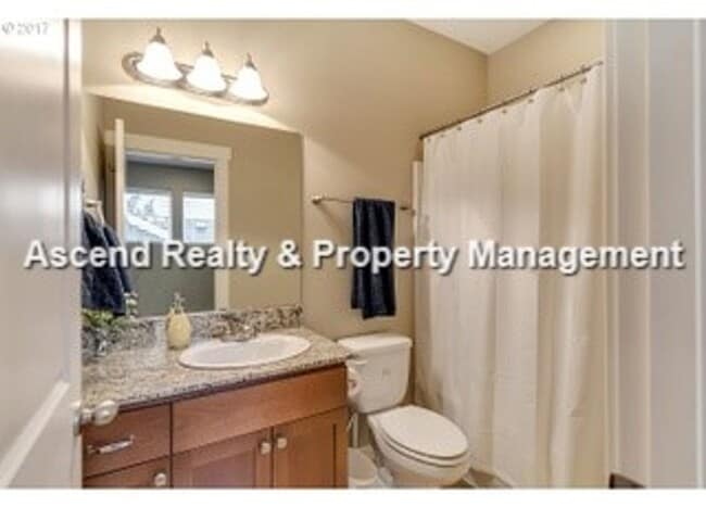 Building Photo - Convenient Hillsboro Location Heart of HiT...