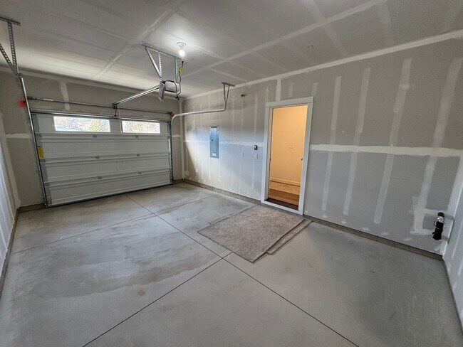 Building Photo - Brand New Stunning 3 Bed/2.5 Bath Townhouse-Old Farm District