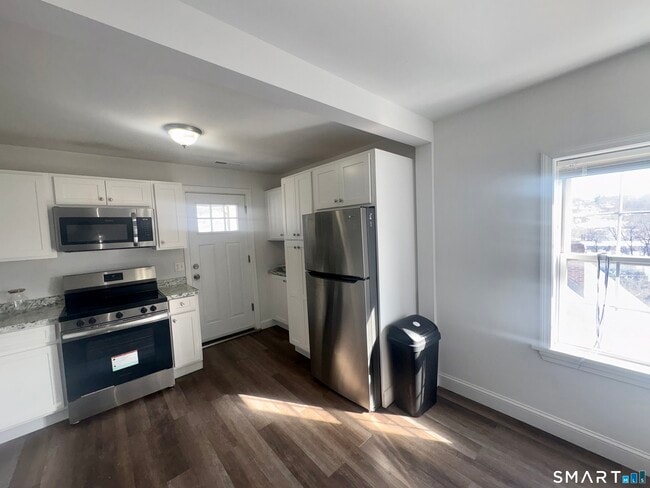 Building Photo - 22 Brewster St