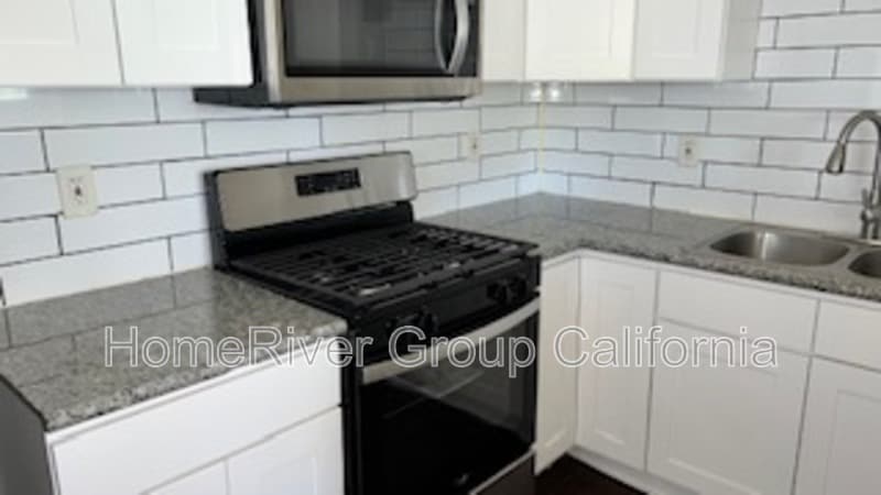 Building Photo - 683 El Camino Ave
