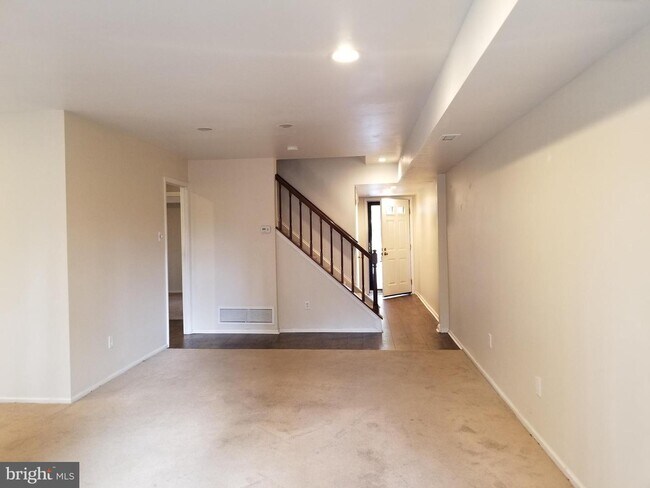 Building Photo - 1005 Worthington Dr