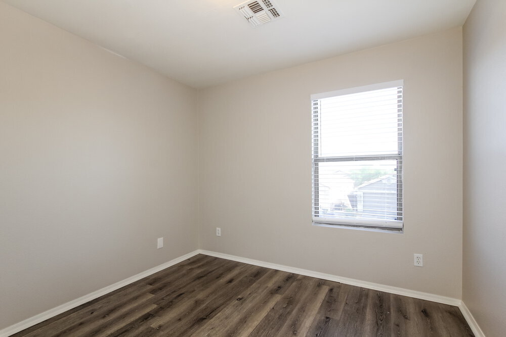 Building Photo - 11610 W Columbine Dr