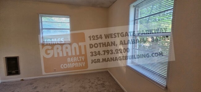 Building Photo - 306 Mustang Dr