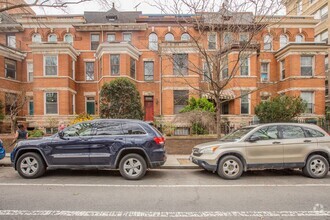 Building Photo - 2-Level 2 BR/2 BA Condo in Adams Morgan!