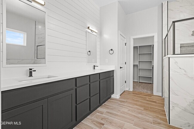 Building Photo - 13992 Margaret Ponce Ave