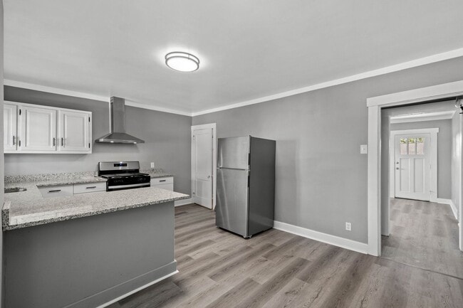 Building Photo - Gorgeous 2 bedroom home in West Mifflin available now!