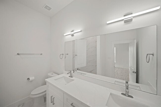 Building Photo - 4914 Lavender St
