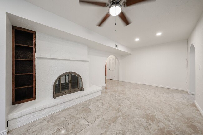 Building Photo - 2851 E Acoma Dr