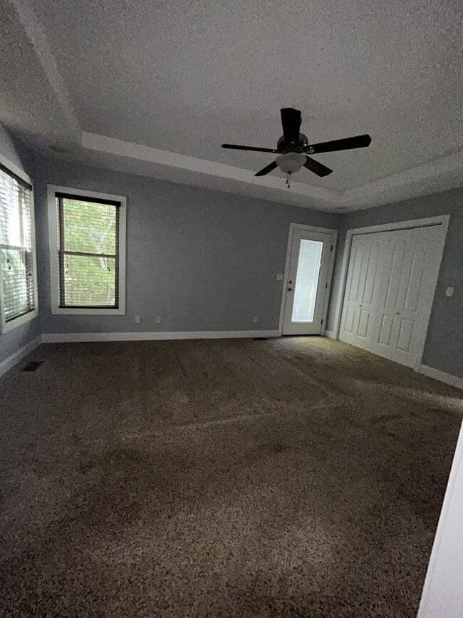Building Photo - 40 Brooks Ln