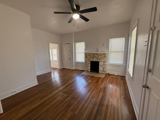 Building Photo - 50% Off First Month's Rent! Renovated 3BR Home w/ Hardwood Floors | Water Included – San Antonio