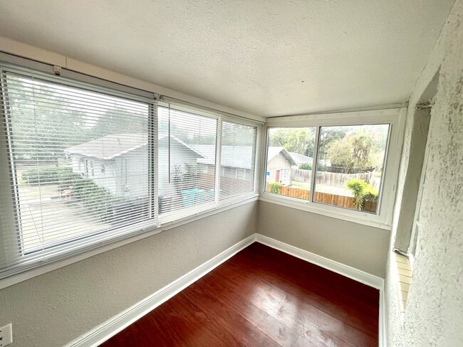 Building Photo - Nice 1 Bed 1 Bath Second Floor Orlando Ren...