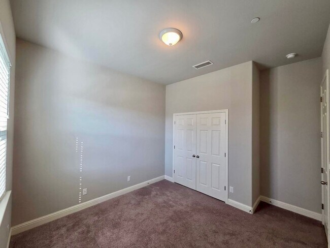 Building Photo - $2,750 Shaw & Locan, 4 Bedroom House - Twa...
