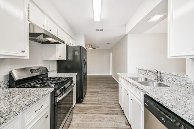 Building Photo - 2714 Foliage Green Dr