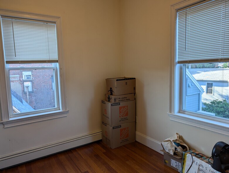 Building Photo - 175 Elm St