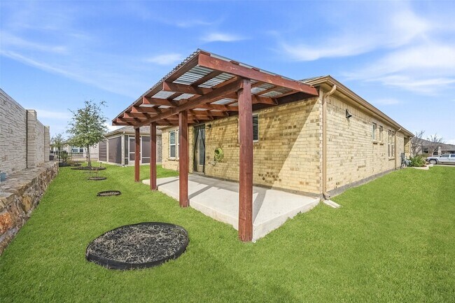 Building Photo - 200 Sleepy Willow Ln
