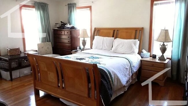 Building Photo - Single-Family House, High-End Appliances, Garage Parking, Central Heat/AC