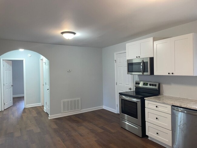 Building Photo - Renovated 3 Bedroom in Loray Mill Historic...