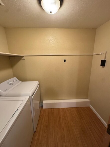 Building Photo - 3210 Morrison Rd W