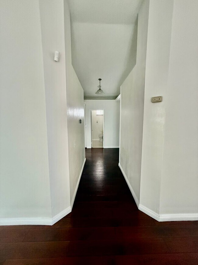 Building Photo - 3466 Siskiyou Cir