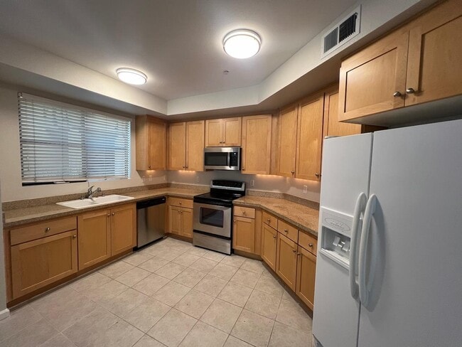 Building Photo - 800 N 8th St