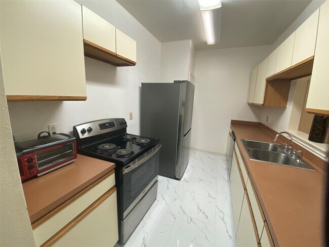 Building Photo - 2856 Holly Hall St