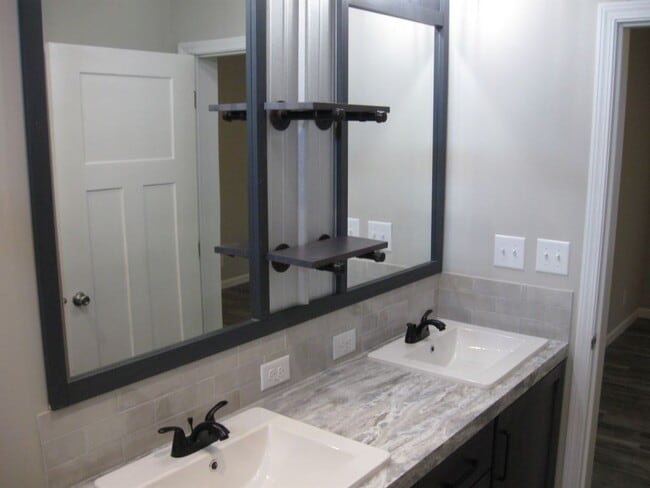 Building Photo - 44 Orange Blossom St