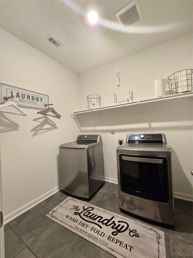 Building Photo - 15330 Silver Breeze Ln