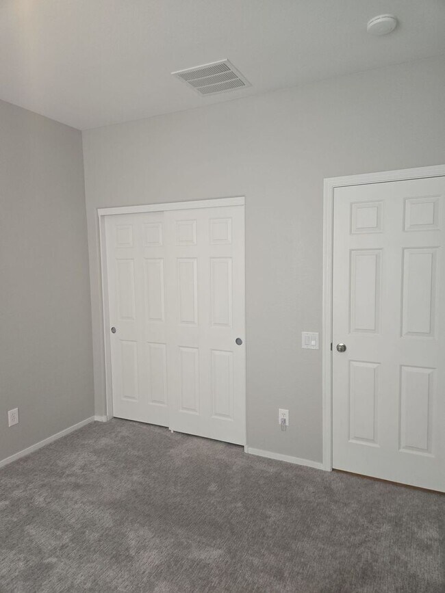 Building Photo - 3-bedroom, 2-bath home located in a cul-de-sac in desirable Anthem Highlands.